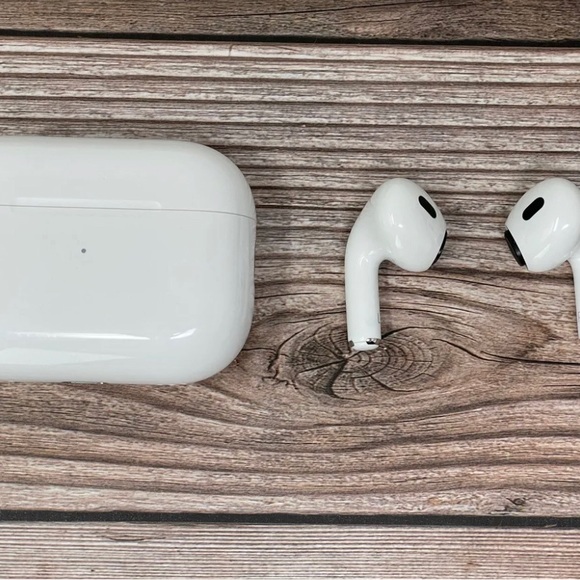 Apple AirPods Pro 2nd Generation Replacements Left, Right, Or Charging Case - Picture 1 of 4